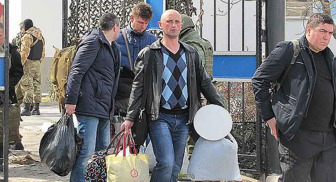 Севастополь, Март 19 (Навигатор, Елена Острякова) – Украинские военные покидают штаб ВМС в Севастополе,...