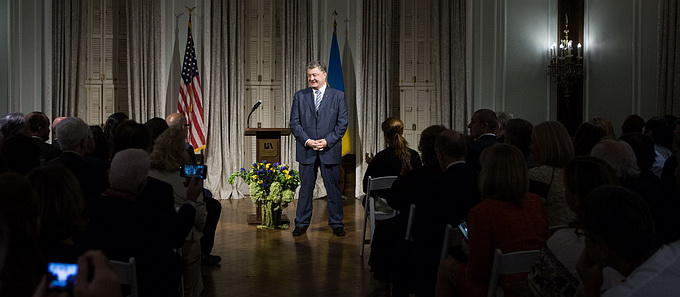 Петр Порошенко во время визита в США в очередной раз призвал западных бизнесменов вкладывать...