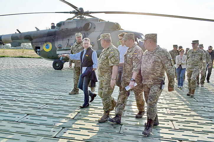 Заявления уполномоченного Госдепа США Курта Волкера о поставках оружия на Украину – форма давления...