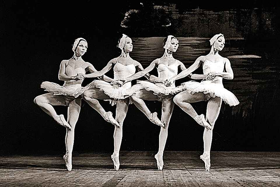 Заявление Петра Порошенко о необходимости введения военного положения – это попытка отмены президентских выборов,...