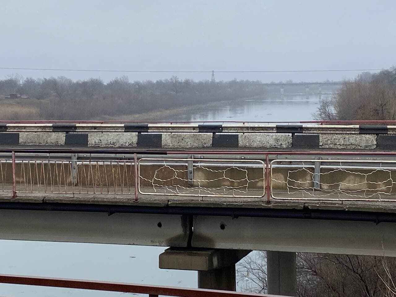 В Армянске по Северо-Крымскому каналу пошла вода. Самотеком вода из Днепра через Каховский гидроузел...