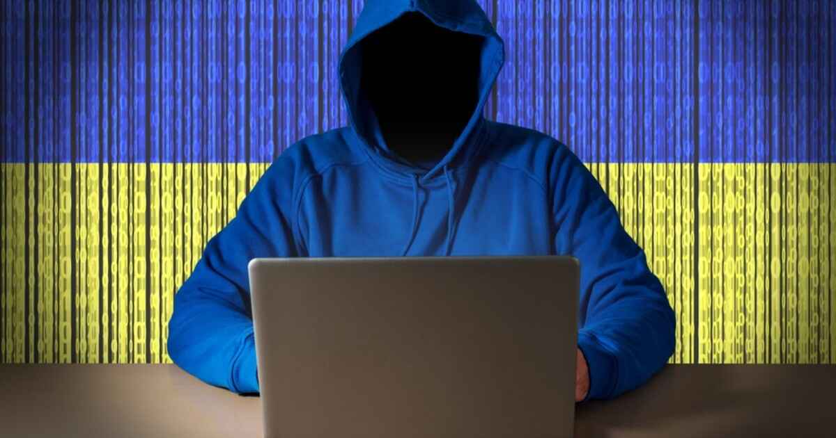 ФСБ сообщила о разоблачении жителя города Ялты, 1993 года рождения, причастного к хакерским атакам...