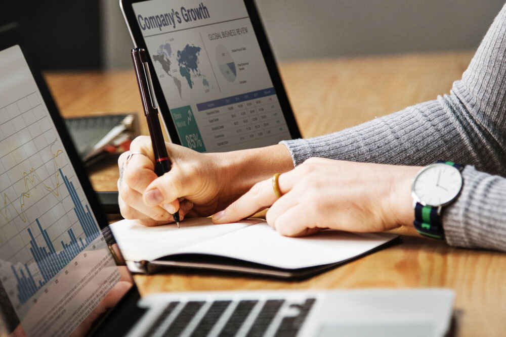 Лицензирование – это процесс оформления прав на использование чего-либо. В компьютерной технологии, например, это...