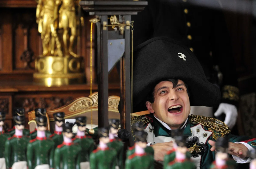 Президент Украины Владимир Зеленский оказался выброшен на пик мировой политики войной, а не благодаря...