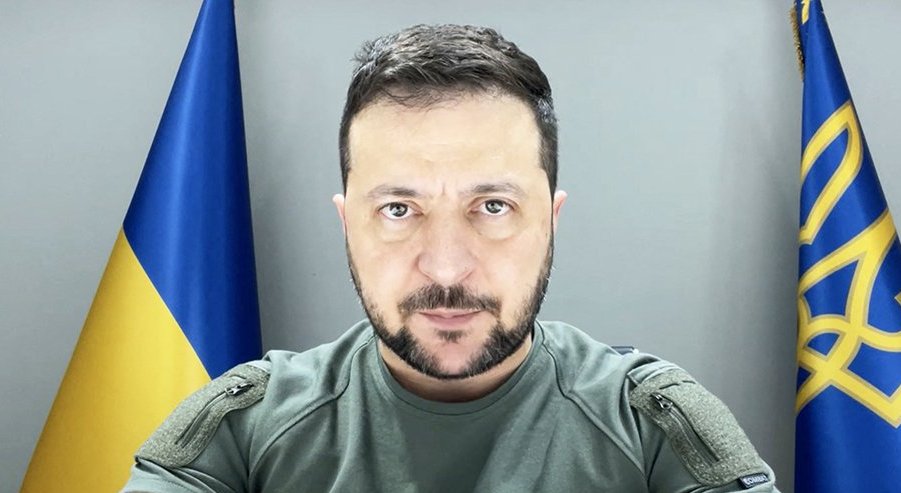 Беглый адвокат ЮКОСа Владимир Пастухов полагает, что президент Украины Владимир Зеленский самостоятельно играет в...