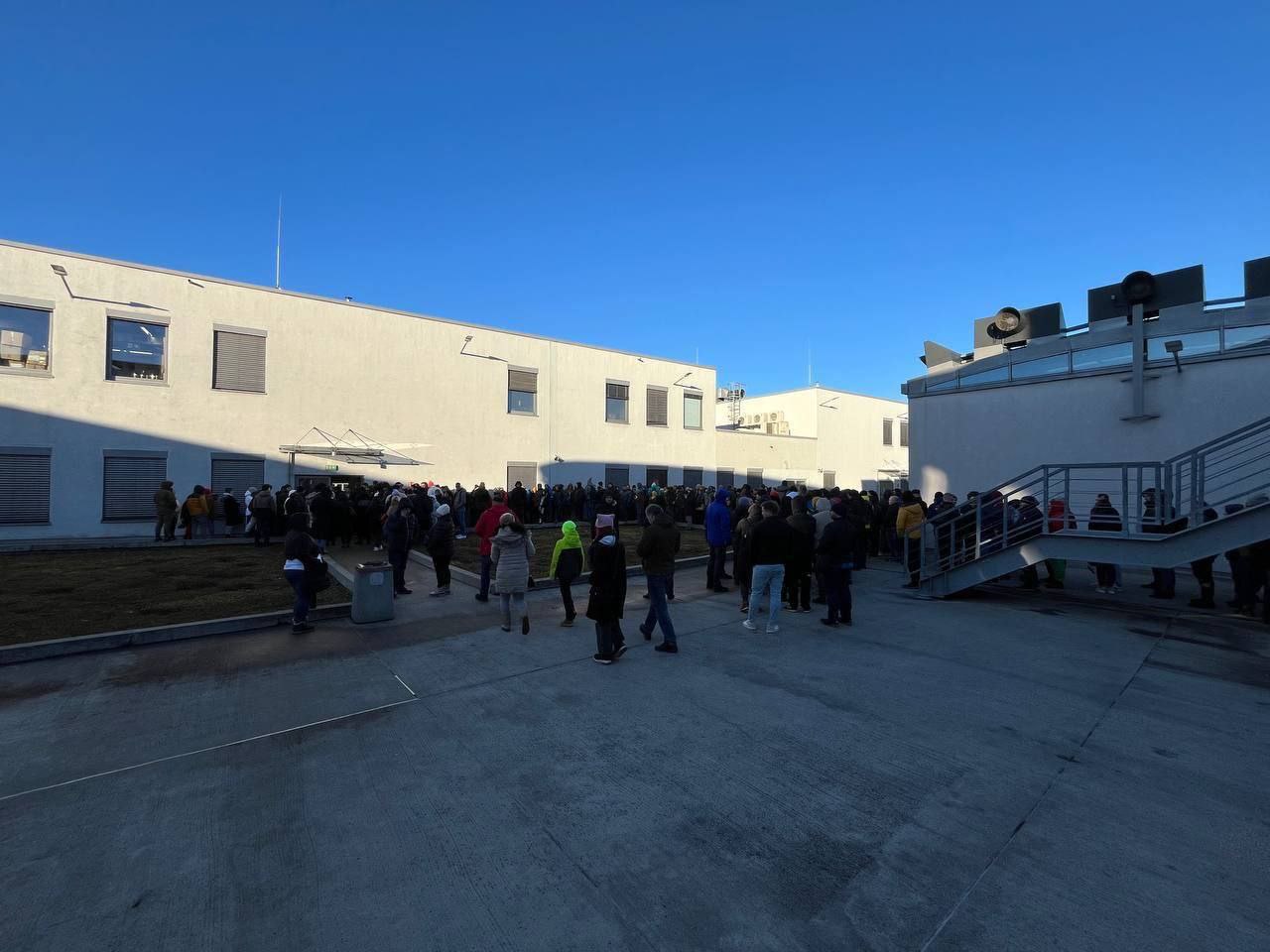 Украинское руководство должно лишить гражданства всех бежавших за границу уклонистов. Об этом в своём...