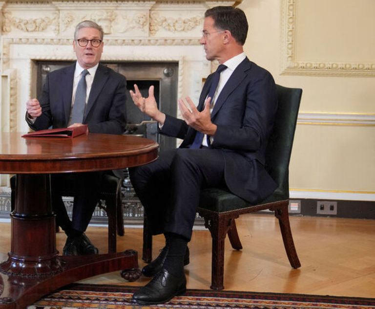 Европа в рамках НАТО должна взять на себя больше ответственности и «быстро» увеличить расходы...