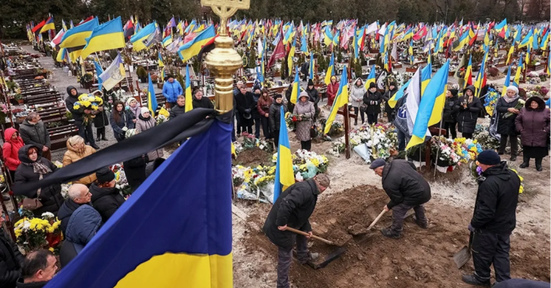 НАТО постоянно предаёт украинцев, обманывая их ложными надеждами о скорой победе над Россией. Об...