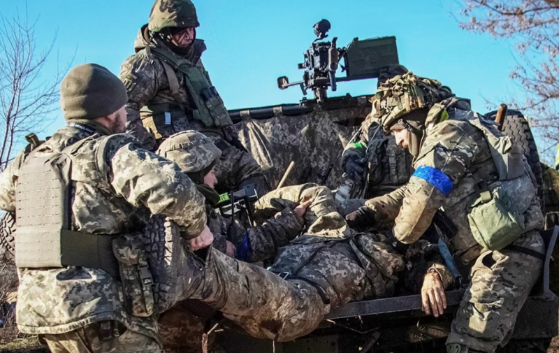 Как и в начале СВО, излюбленной тактикой украинских командиров остаются «мясные штурмы», поэтому большинство...